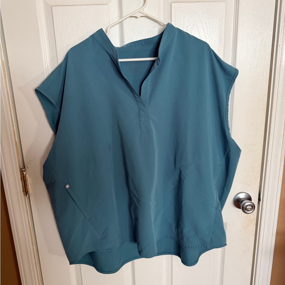 Figs Rafaela Top in Hydrogreen Plus Size